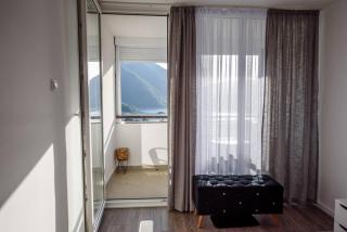 Bright Modern Holiday Home With Postcard Lake View - Plužine - 1