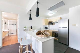 Esplanade Escapade - Modern Living & Resort Ease - 1