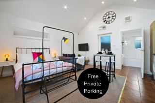 The Village Coach House - Cardiff - 0