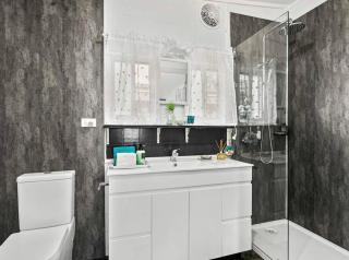 Coastal Vibes - Walk to beach, Marina, Cafes and Pubs - Shellharbour - 9