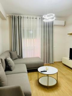 Lovely apartment, free parking - Tirana - 8