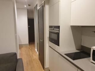 LONG STAYS 1Bed Studio Serviced Apartment Netflix & free WIFI perfect for Solo and Coupled Guests - 9