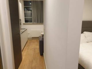 LONG STAYS 1Bed Studio Serviced Apartment Netflix & free WIFI perfect for Solo and Coupled Guests - 4
