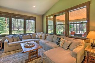 Modern-Rustic Ronald Getaway Hot Tub, Grill! - Ronald - 7