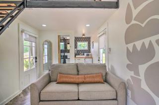 2 Mi to MSU Chic Tiny Home Retreat! - Starkville - 7