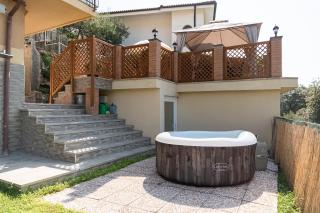 La Roccia Fiorita Appartamento con giardino e Jacuzzi - 6