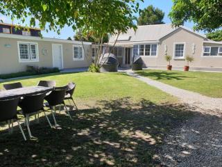 Beach House with DSTV & WIFI & basic housekeeping - Knysna - 4