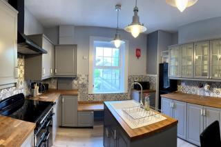 Spacious 4-bed Holiday Home in the heart of Maidstone - Maidstone - 9