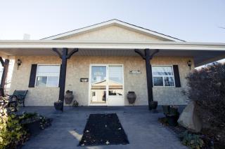 Bow River Inn - Cochrane - 8