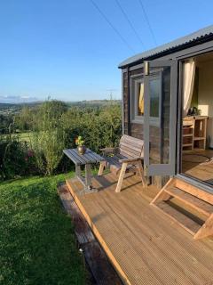 Rhodes To Serenity - Mermaid Shepherds Hut - Stoke on Trent - 6
