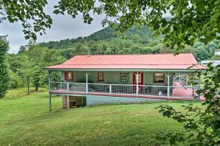 Hot Tub and Fire Pit Pet-Friendly Clayton Escape! - Clayton - 0