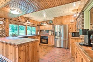Pet Friendly Home with Hot Tub, Patio and Game Room! - Clayton - 4