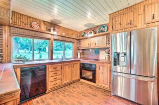 Pet Friendly Home with Hot Tub, Patio and Game Room! - Clayton - 3
