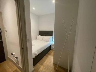 MONTHLY STAYS 1Bed Studio Serviced Apartment Free WIFI & NETFLIX Whitechapel London Perfect for Solo & Coupled Guests! - 8