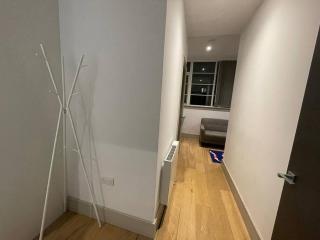MONTHLY STAYS 1Bed Studio Serviced Apartment Free WIFI & NETFLIX Whitechapel London Perfect for Solo & Coupled Guests! - 4