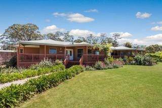 Heathcote Holiday Farmstay 5-BRM Villa with Pool BBQ - 7