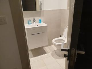 LONG STAYS 1Bed Studio Serviced Apartment Netflix & free WIFI perfect for Solo and Coupled Guests - 8