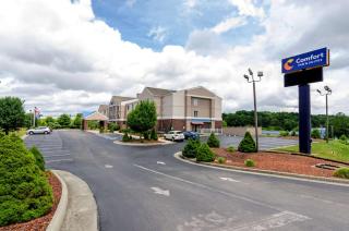 Comfort Inn & Suites Hillsville I-77 - 9
