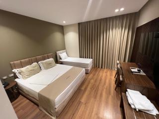 WHITE CROWN HOTEL - Kamëz - 9