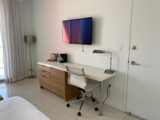 Amazing Studio Apmt 2 Full Beds Amazing view 28B - Hallandale Beach - 1