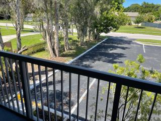 Remodeled, Huge Pool, Tiki Bar & Grill, Quiet Room - 1