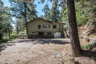 Tis Holiday Haus - 9