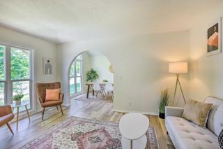 Modern Boho Gem Yard and 10 Mi to Baxter Arena - 7