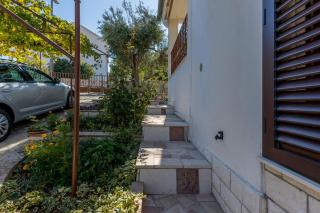 Charming apartment with private garden and terrace - 1