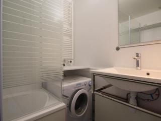 Appartement rénové 2 pièces, balcon, prox commerces, non fumeur - FR-1-346-385 - 4