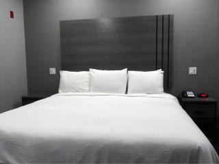 Americas Best Value Inn and Suites Bush International Airport - Humble - 4