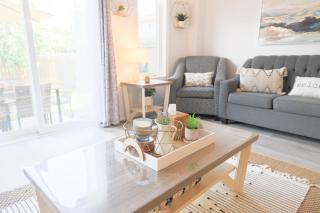 Family-Friendly Boho Stay - Sleeps 10 - Near the Falls - Thorold - 1