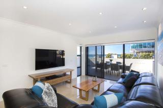 Beachfront 2 - 2