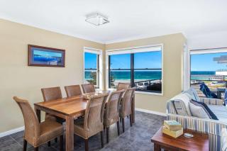 Beachfront Four - Mollymook - 7