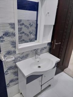 Furnished Private 1 BR Ground Floor in DHA - Lahore - 3