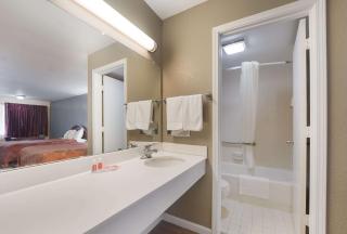 Econo Lodge - Thomaston - 1