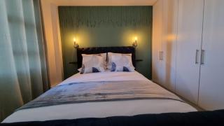 Accommodation Front - Prestigious 2 Sleeper Apartment with Harbour Views - 1