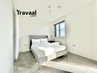 Travaal.©om - 3 Bed Serviced Apartment Farnborough - 4