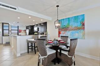 Condo on beach with pool, gym and tennis courts - 4