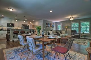 Smoky Mountains Leicester Home with Deck! - 9