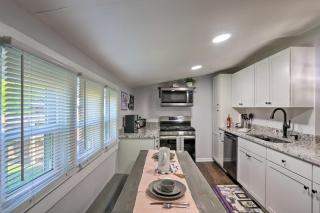 Lorain Lake Cottage Less Than 1 Mi to Lake Erie Fun! - Lorain - 1