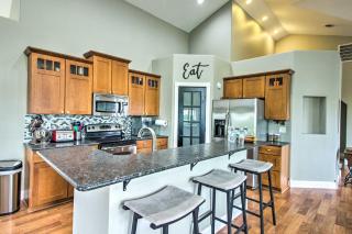 Quiet Retreat with Kayak and Patio, Walk to Lake! - 8