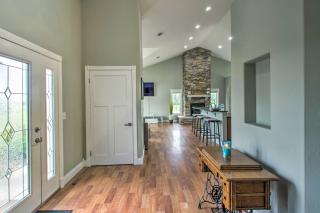 Quiet Retreat with Kayak and Patio, Walk to Lake! - 7