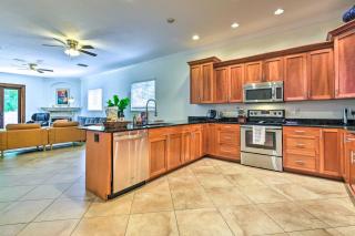 Sunny Sarasota Abode with Yard about 1 Mi to Dtwn! - 2