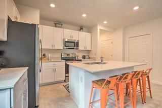 Brand New Fort Myers Townhome Community Pool - Fort Myers - 4