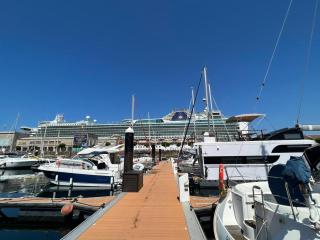 Casa Flotante en el Puerto de Vigo - Different Charter - Vigo - 2