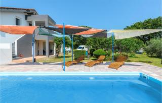Three-Bedroom Apartment In Porec - 7