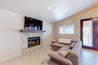 Luxury Lakeside Stunner - McQueeney - 8
