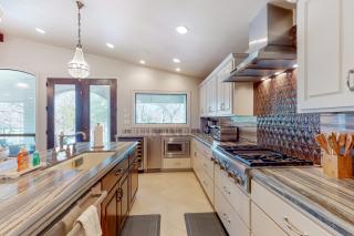 Luxury Lakeside Stunner - McQueeney - 3