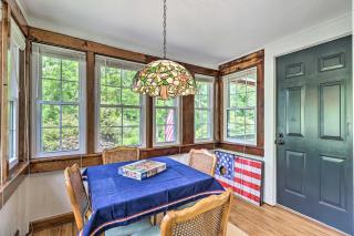 Less Than 1 Mi to Tubing Crumpler Getaway with Fire Pit! - 3