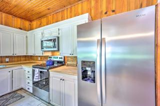 Lochview Lodge Idyllic Farmhouse in Grove! - 2